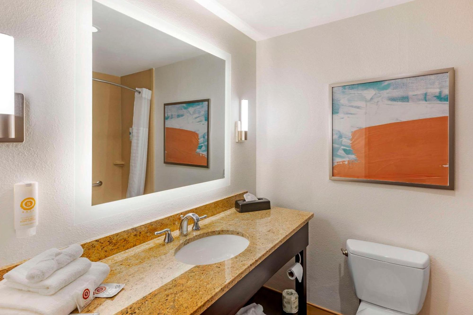 Comfort Inn & Suites Verona At Turning Stone Resort Casino Exterior foto