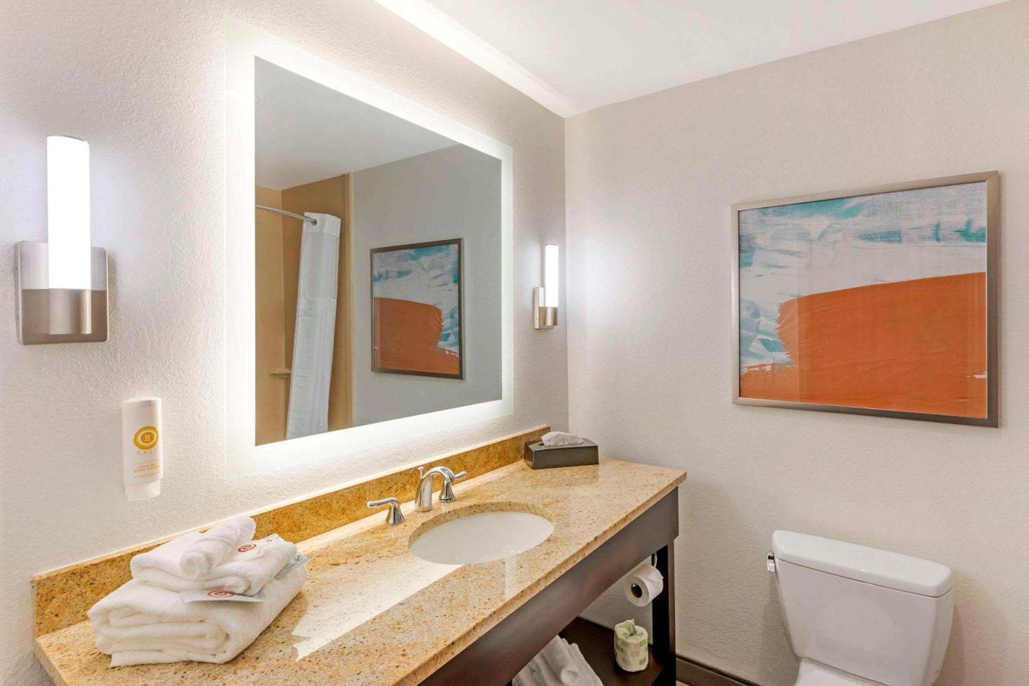 Comfort Inn & Suites Verona At Turning Stone Resort Casino Exterior foto