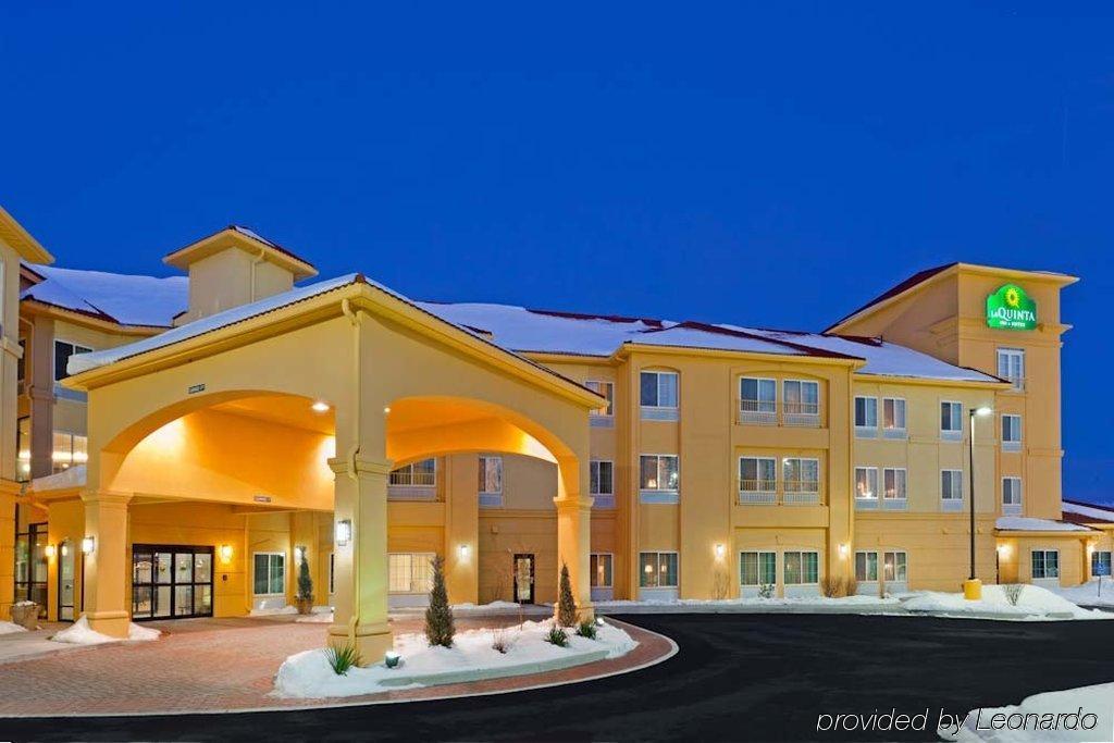 Comfort Inn & Suites Verona At Turning Stone Resort Casino Exterior foto